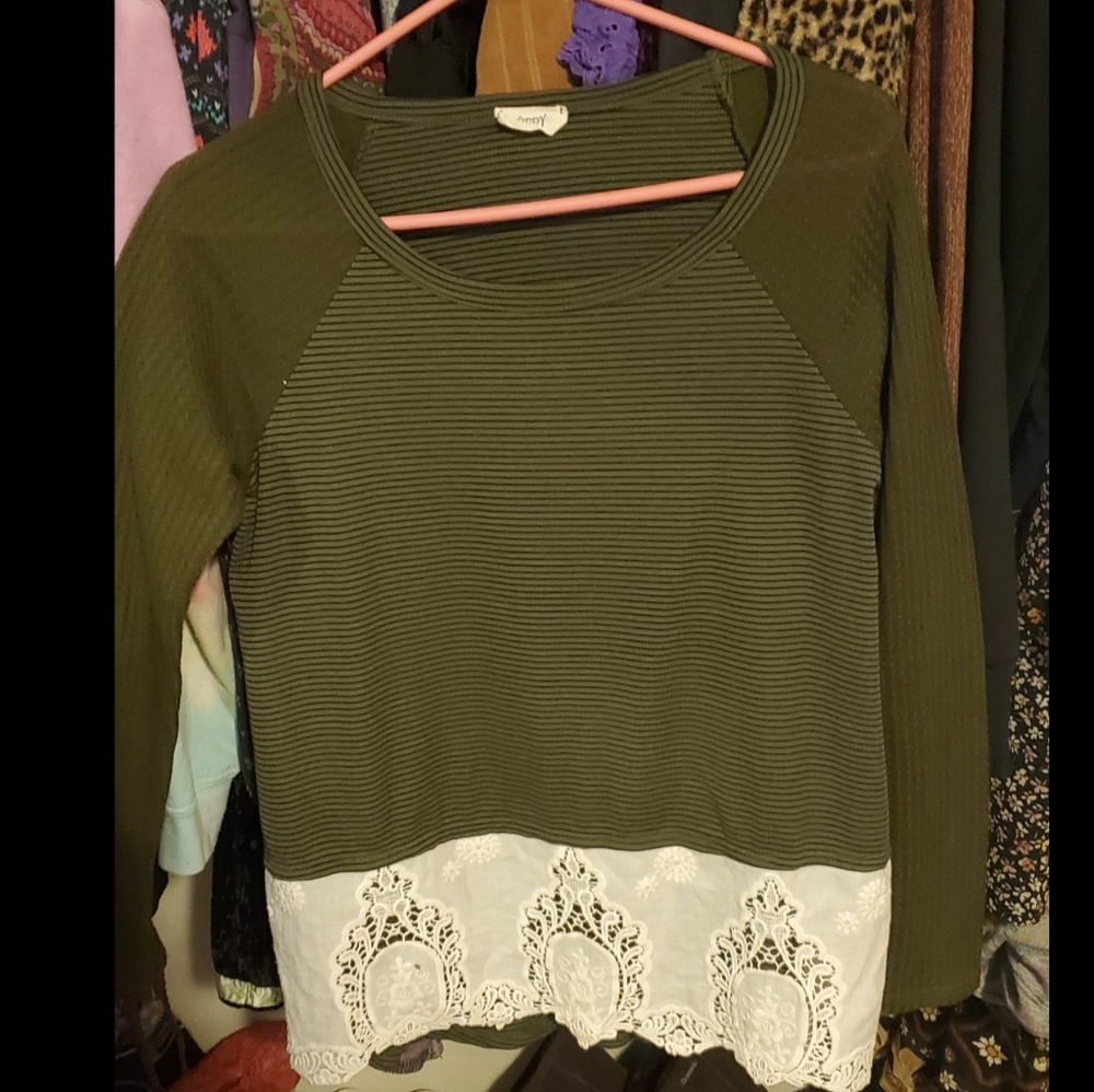 Loose shirt
